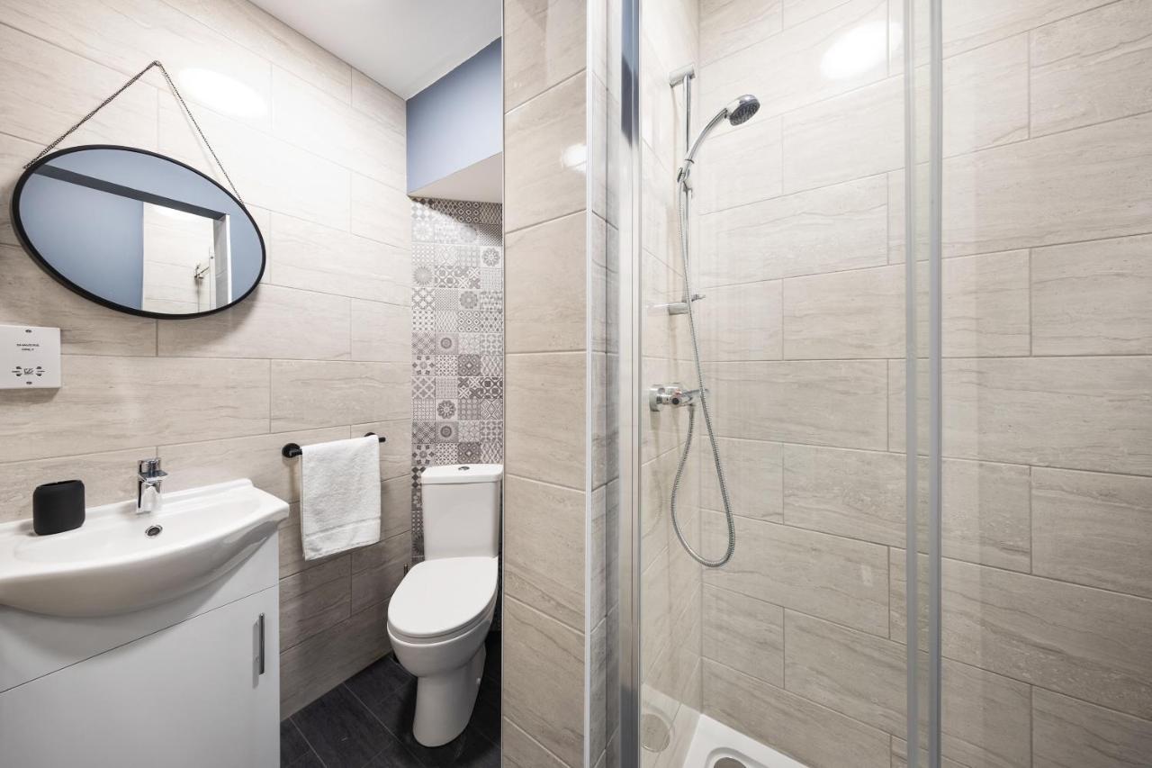 7 Bedroom House Ensuite Rooms, Fully Equipped Kitchen, Free Wifi, Tvs In All Rooms City Centre Close To A46 Inspire Homes كوفنتري المظهر الخارجي الصورة